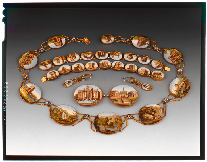 Museo di Arti Decorative di Praga (Repubblica Ceca) - Parure a mosaico